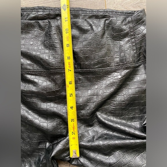 7 For All Mankind Faux Leather Croc Embossed Leggings - Picture 10 of 10